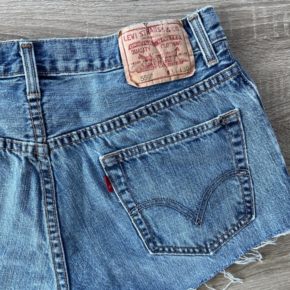 Vintage Levi's 559 denim cutoff shorts - Picture 9 of 12